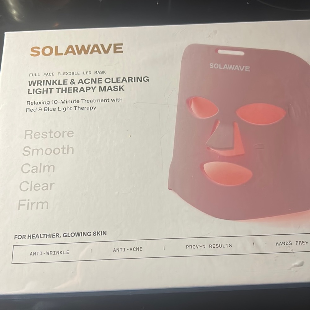 Solawave full face flexible LED mask NWT
